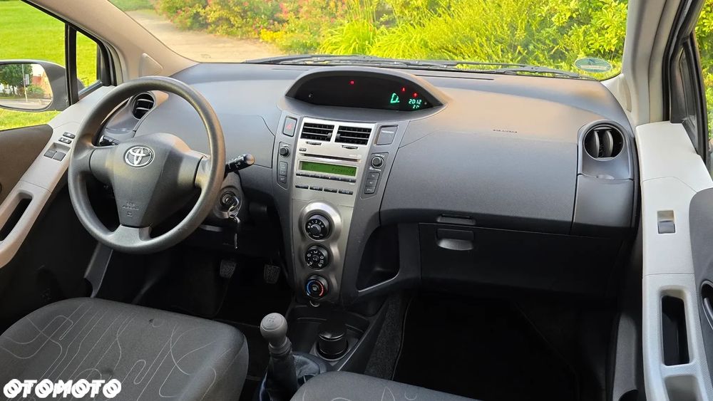 Toyota Yaris - 12