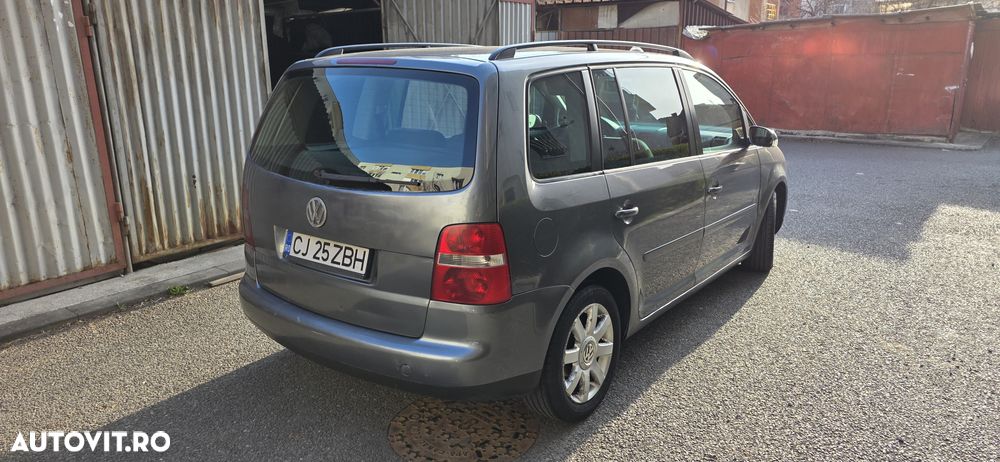 Volkswagen Touran 2.0 TDI DPF Highline - 2