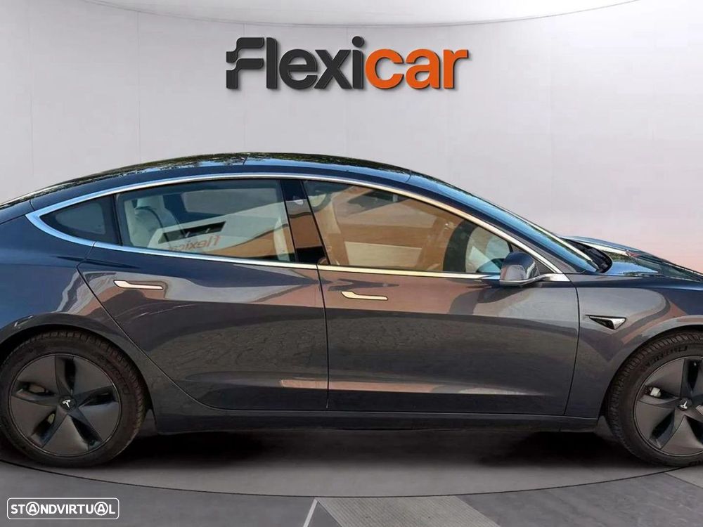 Tesla Model 3 - 8