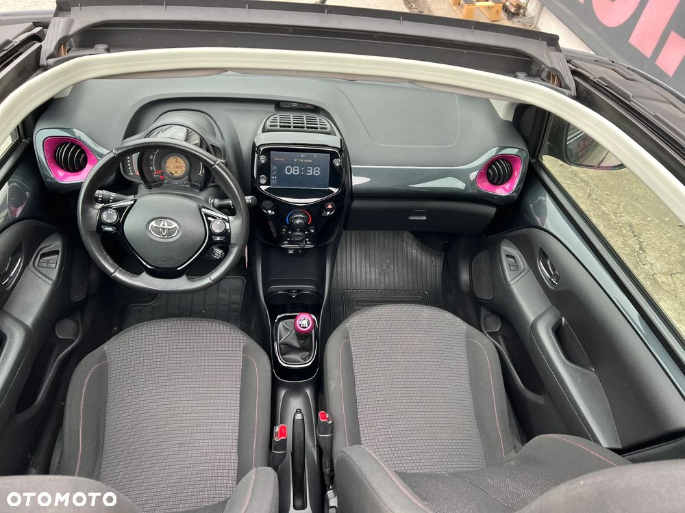 Toyota Aygo x-sky - 12