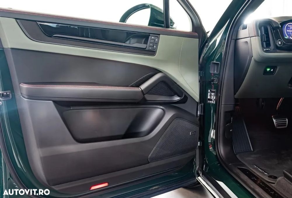 Porsche Cayenne Coupe GTS Tiptronic S - 16