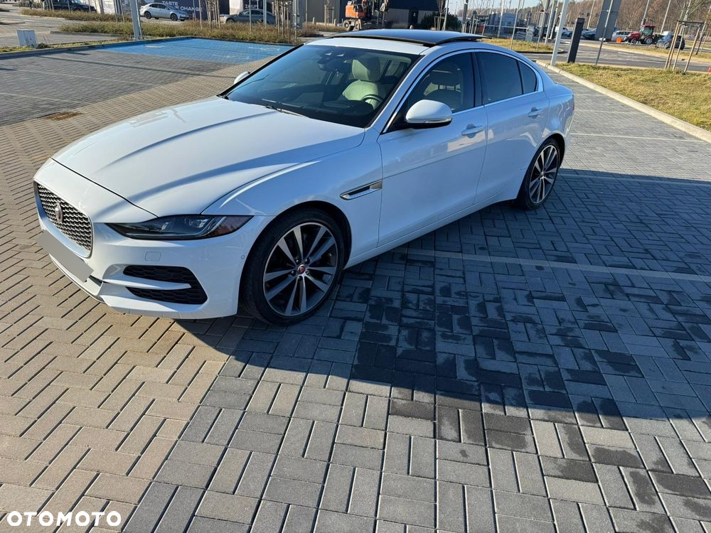Jaguar XE - 13