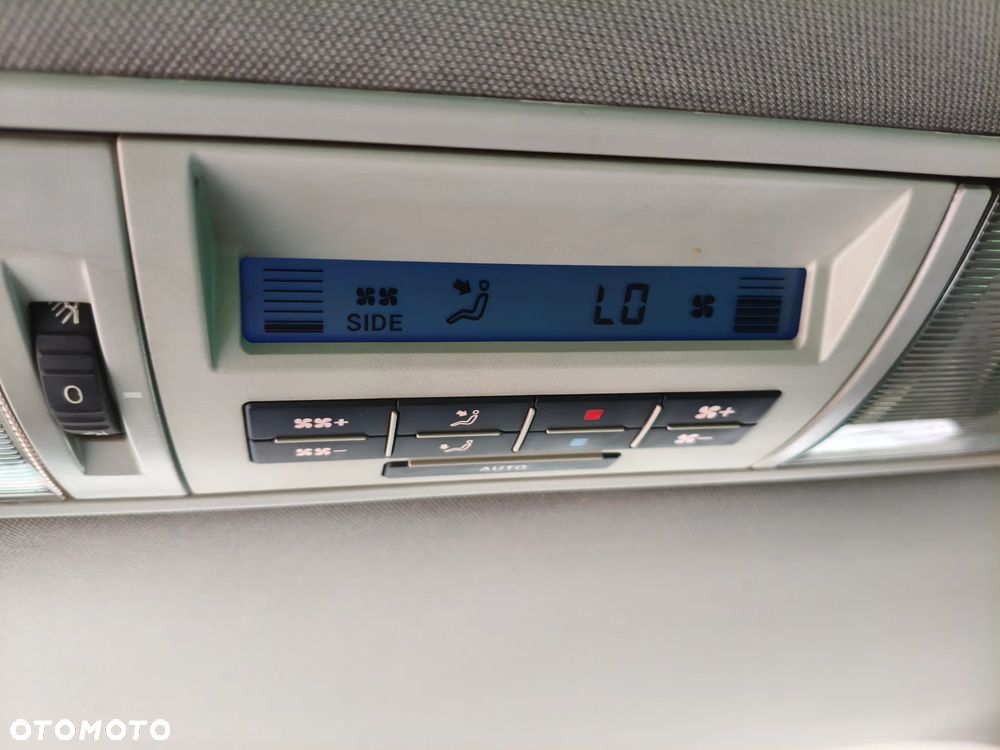 Volkswagen Multivan - 29