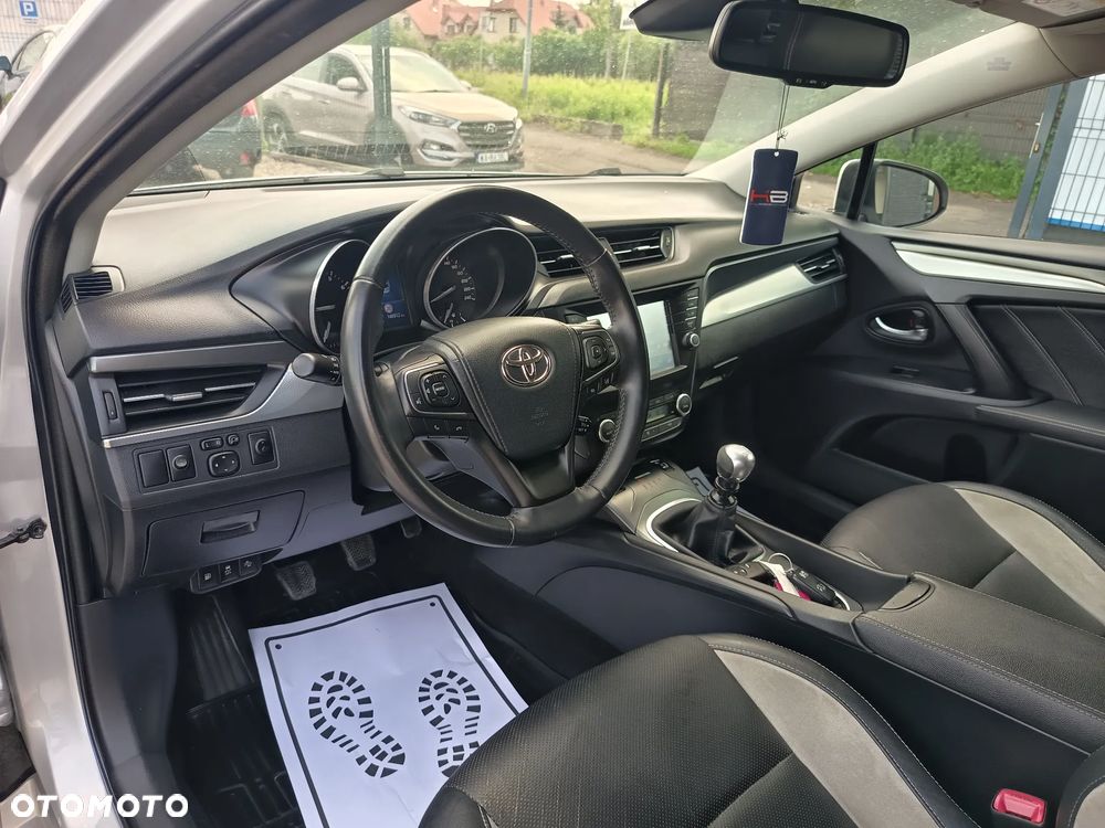 Toyota Avensis 1.8 Premium - 17