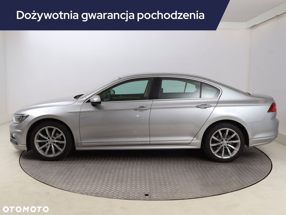 Volkswagen Passat - 4