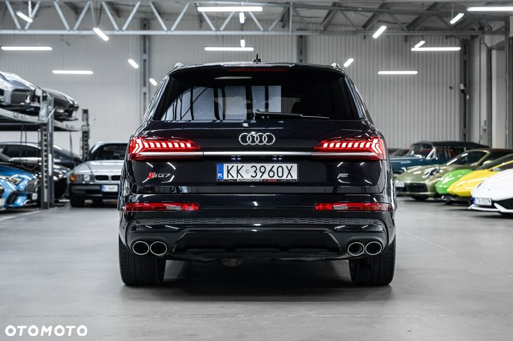 Audi SQ7 - 7