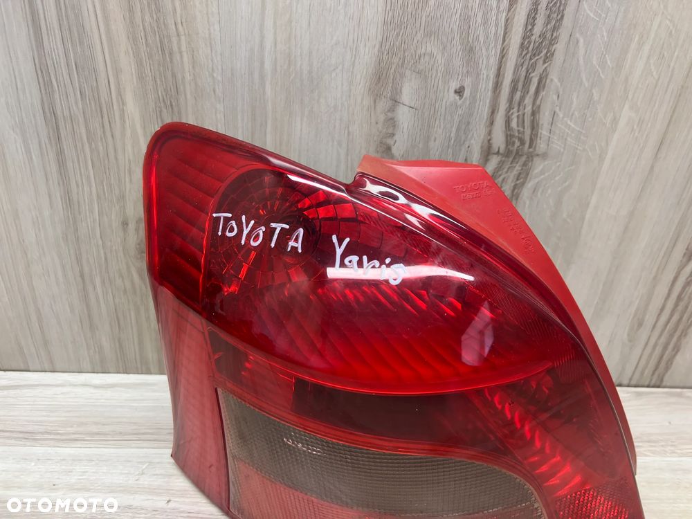 LAMPA TYLNA LEWA TOYOTA YARIS II - 2