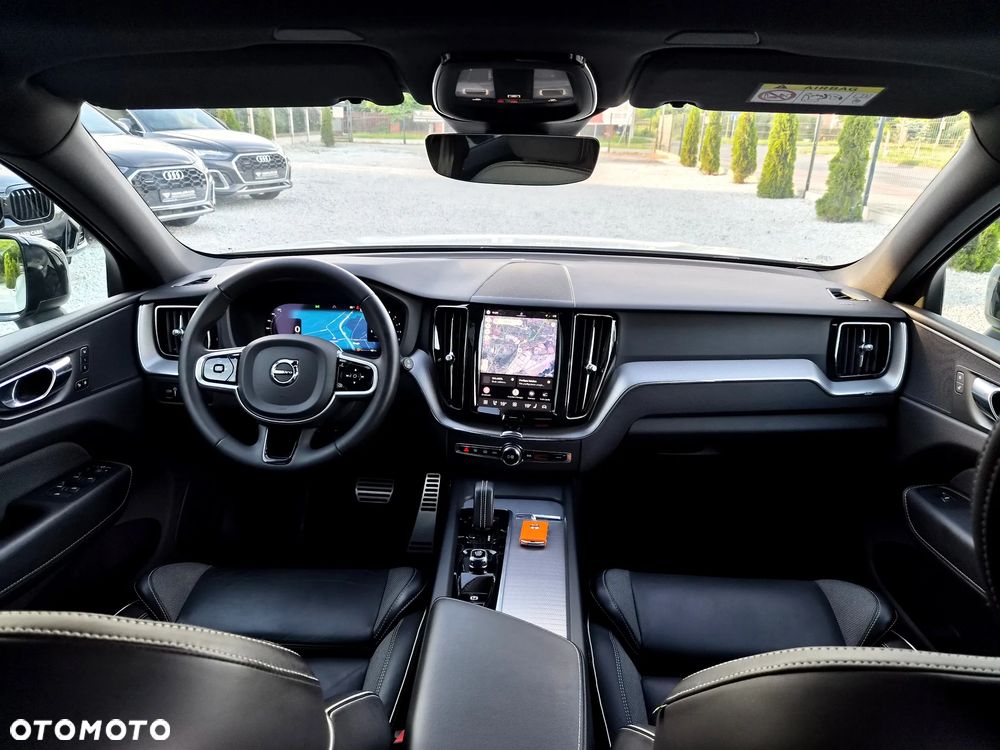 Volvo XC 60 B4 D AWD Plus Dark - 10