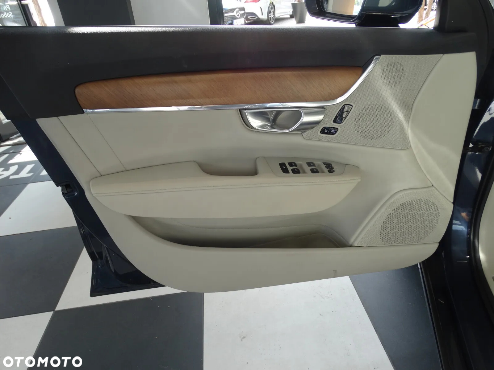 Volvo S90 T4 Momentum Pro - 21