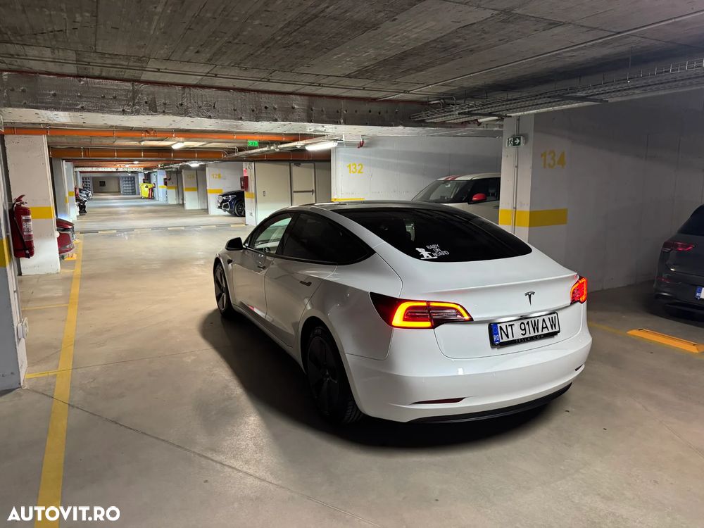Tesla Model 3 - 5