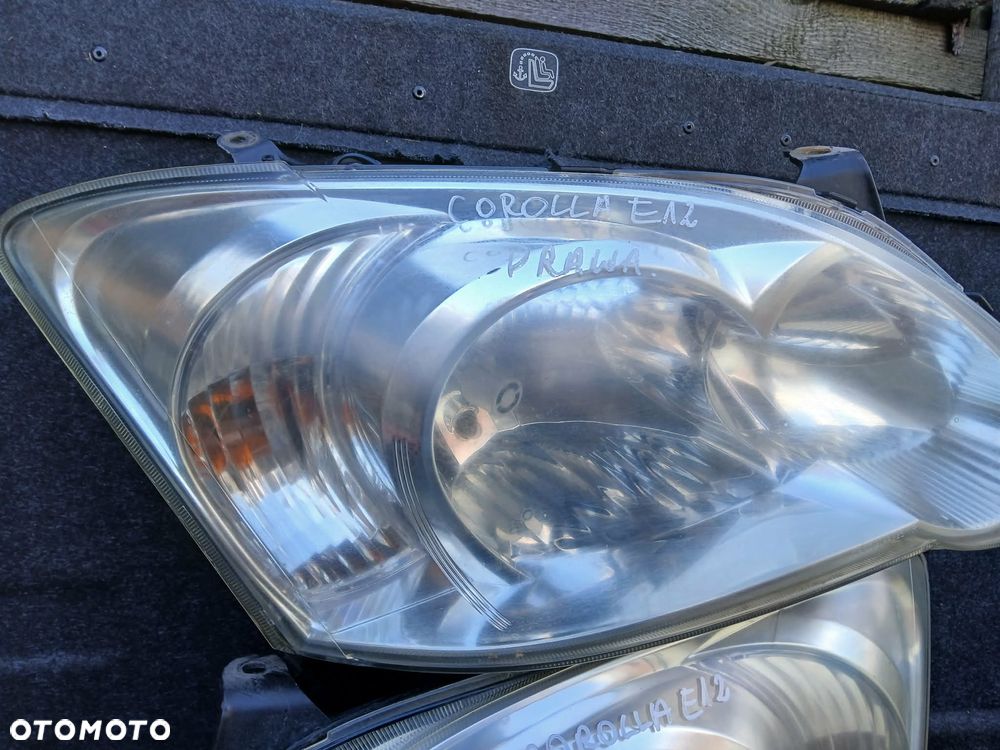 Toyota Corolla E12 lampa przednia prawa. - 2