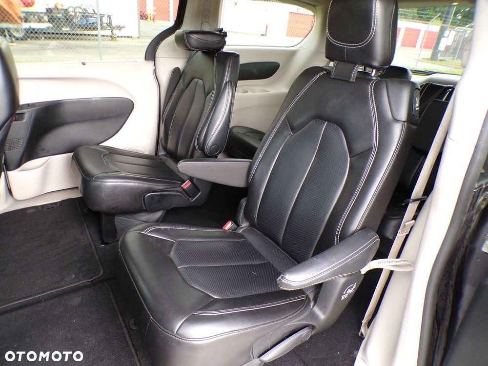 Chrysler Pacifica - 14