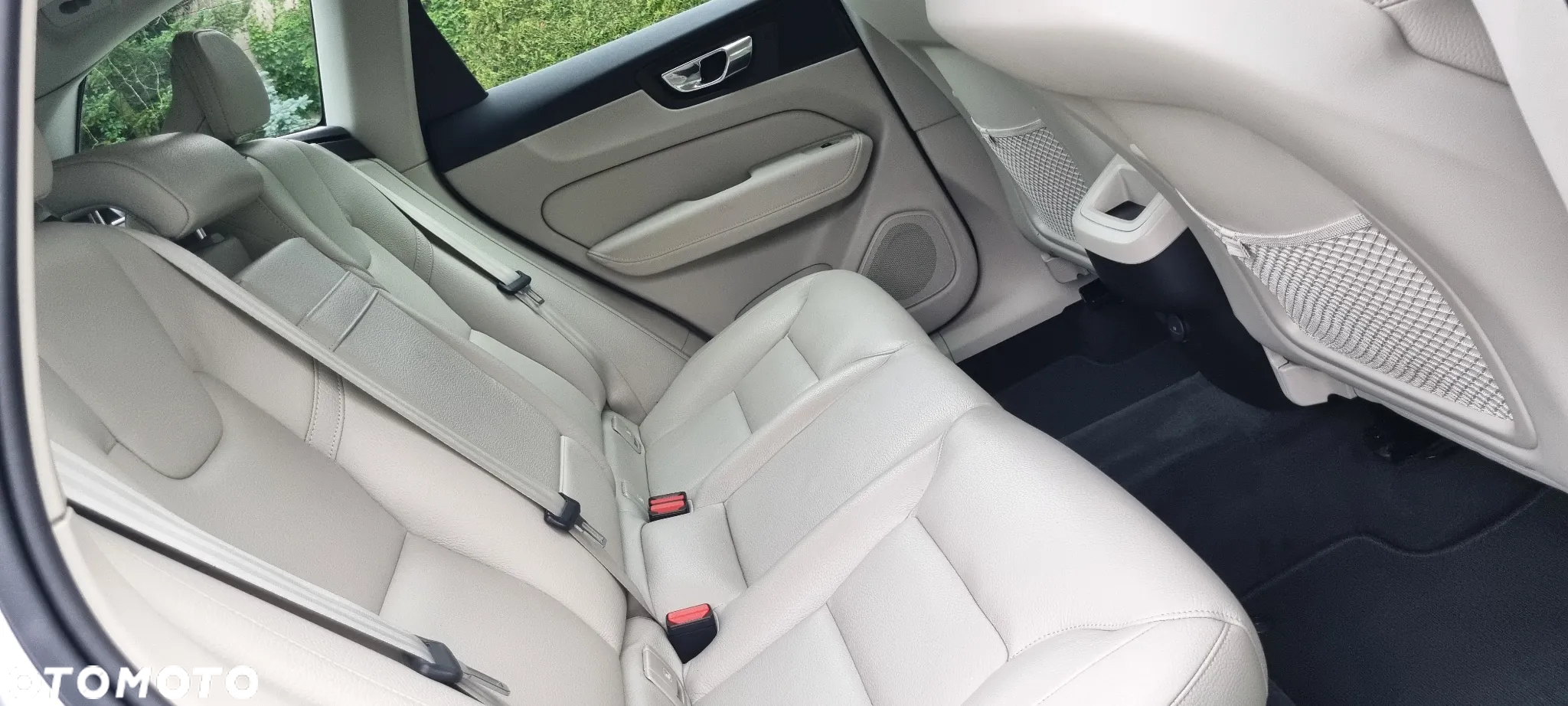 Volvo XC 60 B4 D AWD Geartronic Momentum Pro - 23