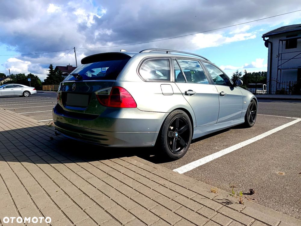 BMW Seria 3 318d - 11