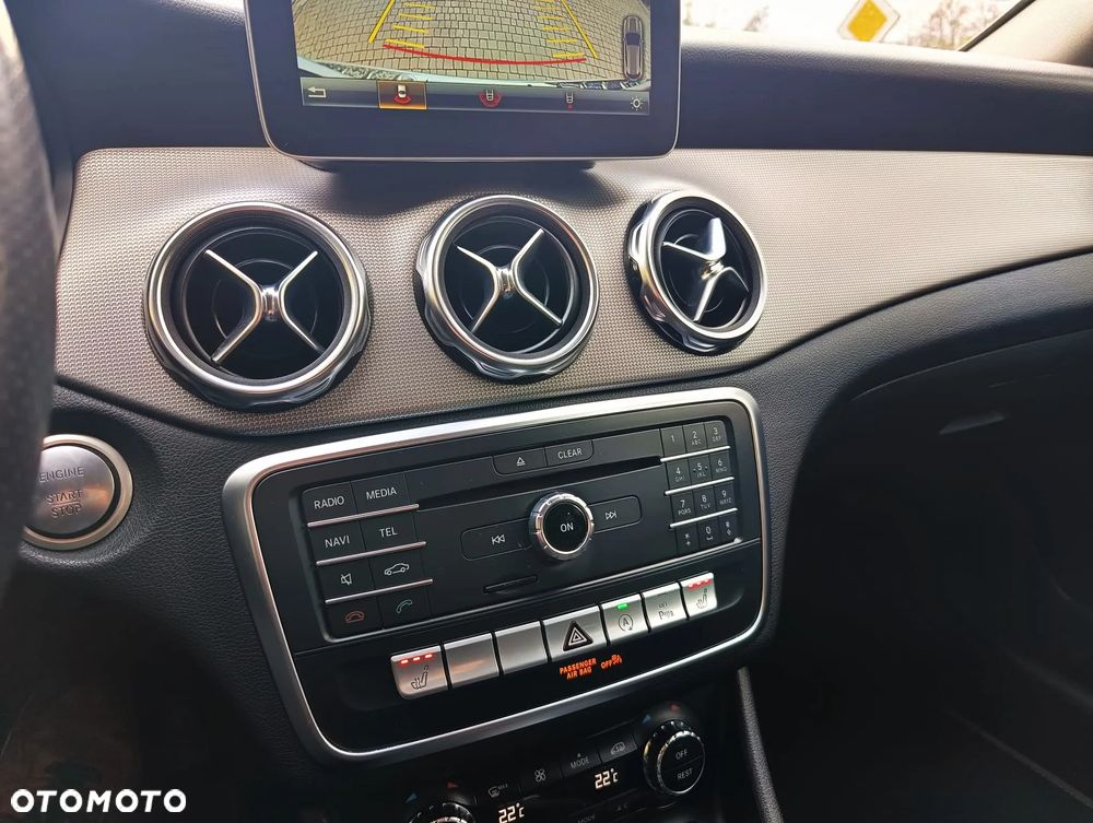 Mercedes-Benz GLA 180 Urban - 33