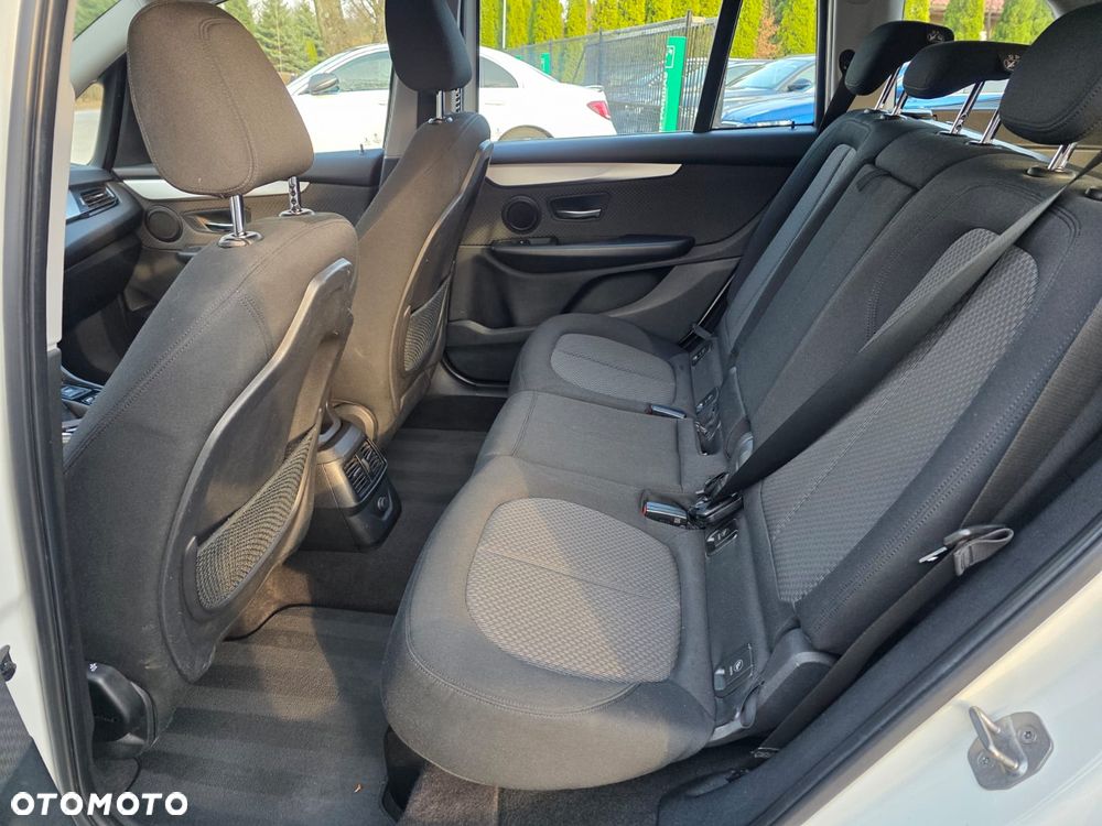 BMW Seria 2 218d - 22