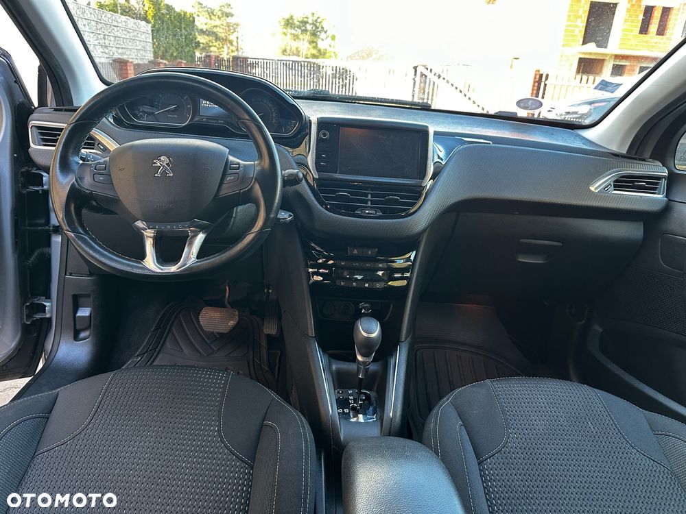 Peugeot 208 PureTech 100 EAT8 Allure Pack - 6