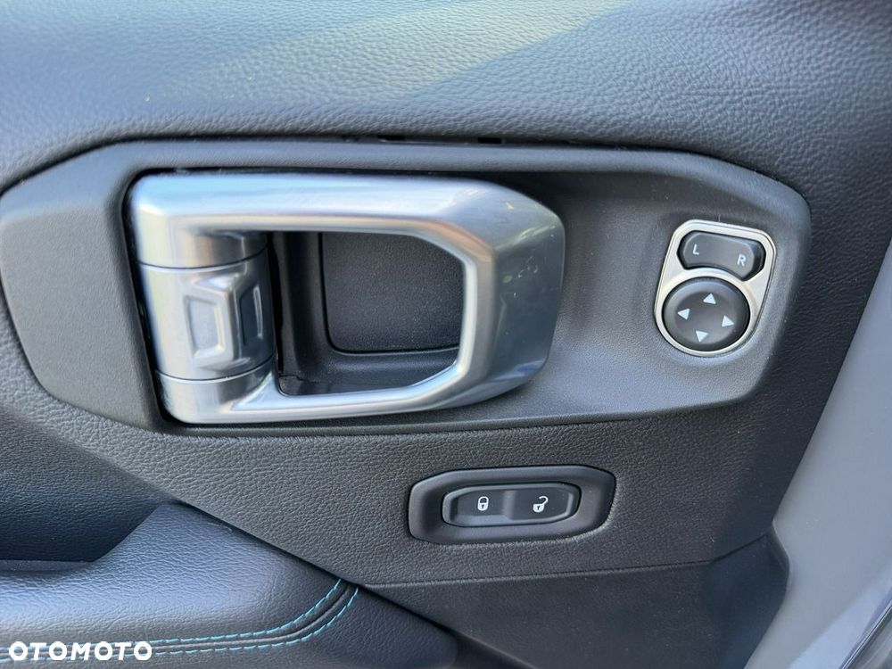 Jeep Wrangler - 11