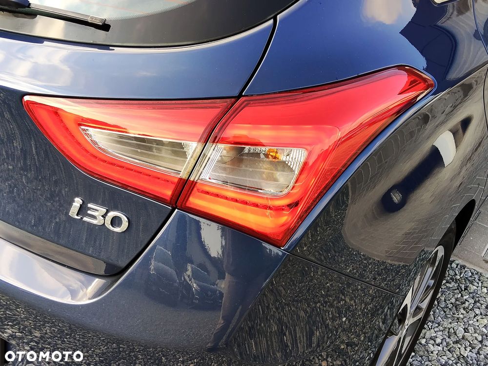 Hyundai i30 blue 1.6 CRDi Premium - 38