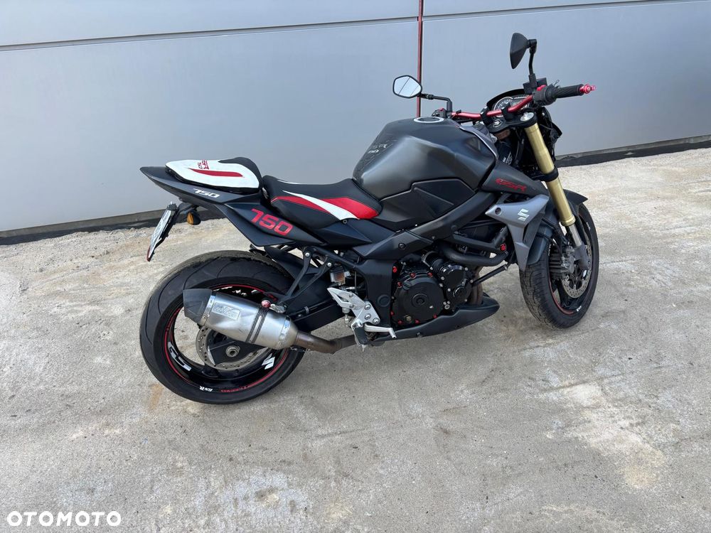 Suzuki GSR - 2