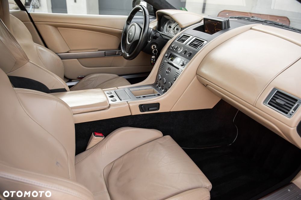Aston Martin DB9 Touchtronic - 18
