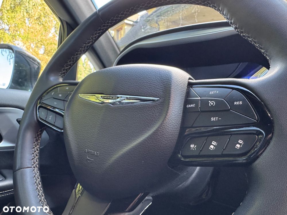 Chrysler Pacifica - 36