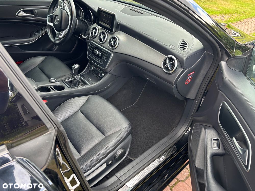 Mercedes-Benz CLA 180 AMG Line - 10