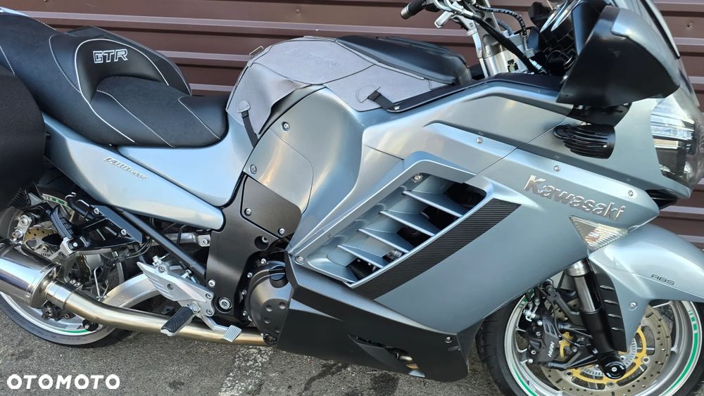 Kawasaki GTR - 13