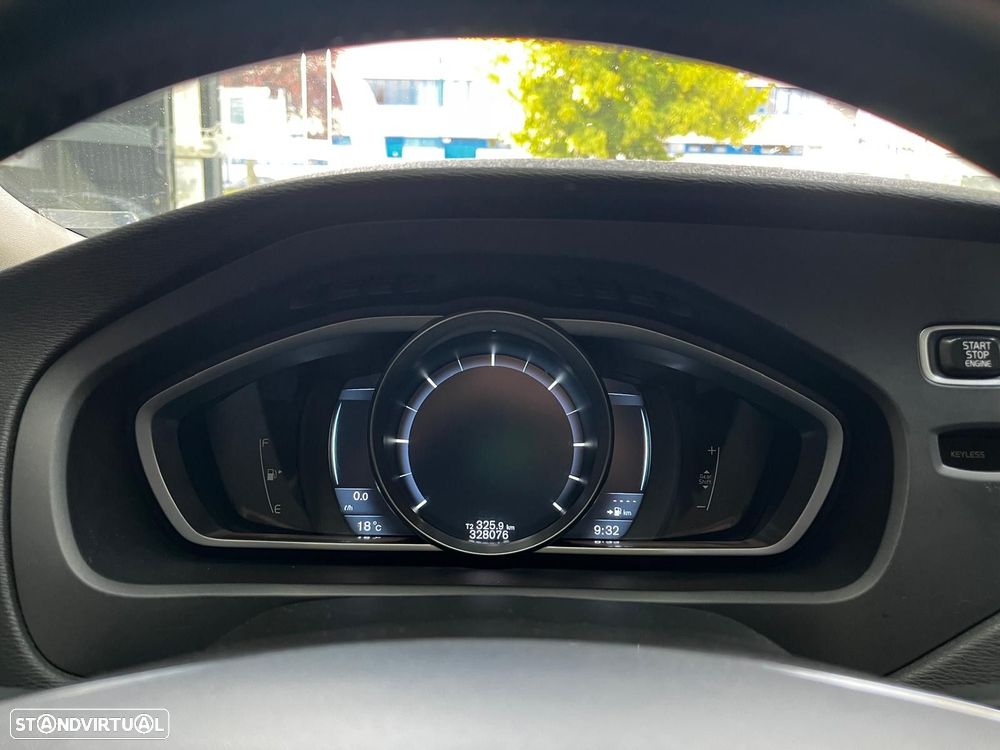 Volvo V40 Cross Country 1.6 D2 Momentum - 8