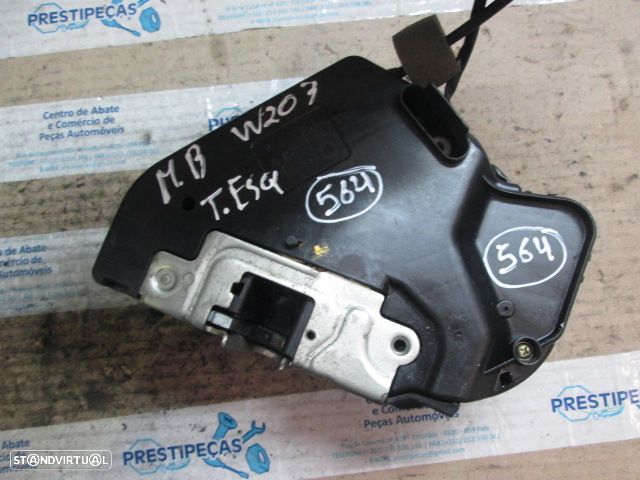 Fecho 2037300135 MERCEDES W203 2001 C200 CDI 115CV 4P CINZA TE 2 PINOS MERCEDES CLASS C W203 2004 220CDI 136Cv 4P PRETO T ESQ 2 PINOS MERCEDES W203 2000 2.2CDI 143CV 4P AZUL TE - 1