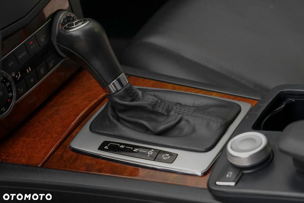 Mercedes-Benz Klasa C 300 7G-TRONIC SPORT EDITION - 37