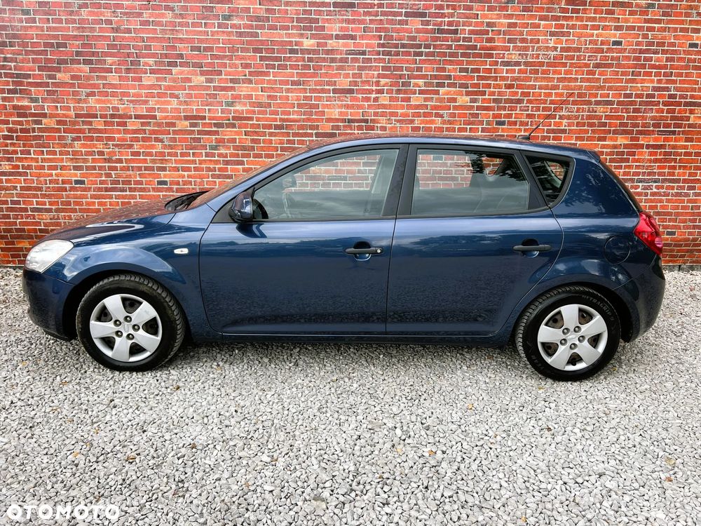 Kia Ceed - 36