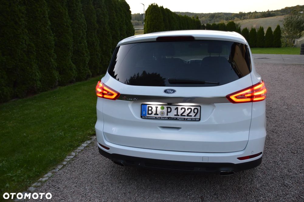 Ford S-Max - 17