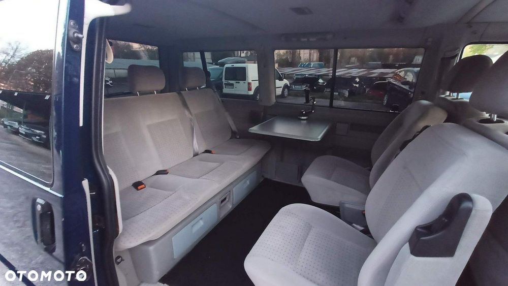 Volkswagen Multivan - 22