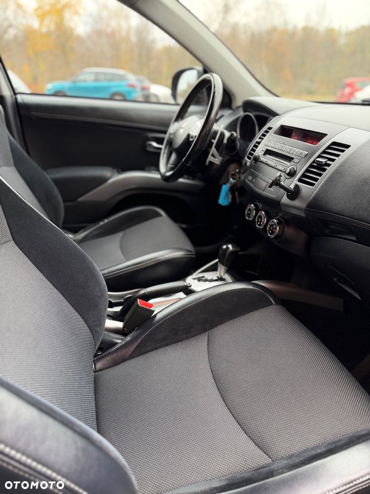 Mitsubishi Outlander 2.0 Intense + 2WD EU5 CVT - 32