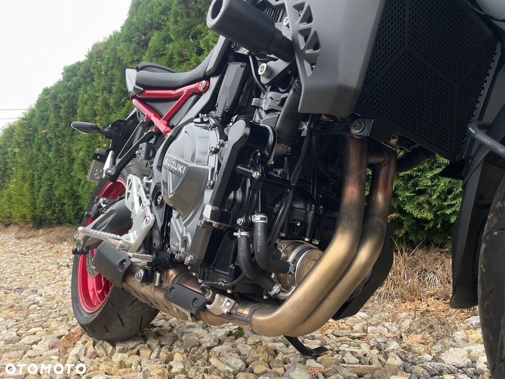 Suzuki GSX - 21