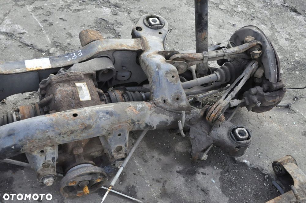 BMW E82 2.0d ZAWIESZENIE BELKA TYŁ MOST 7572804 3.15 PÓŁOSIE +ZACISKI - 6