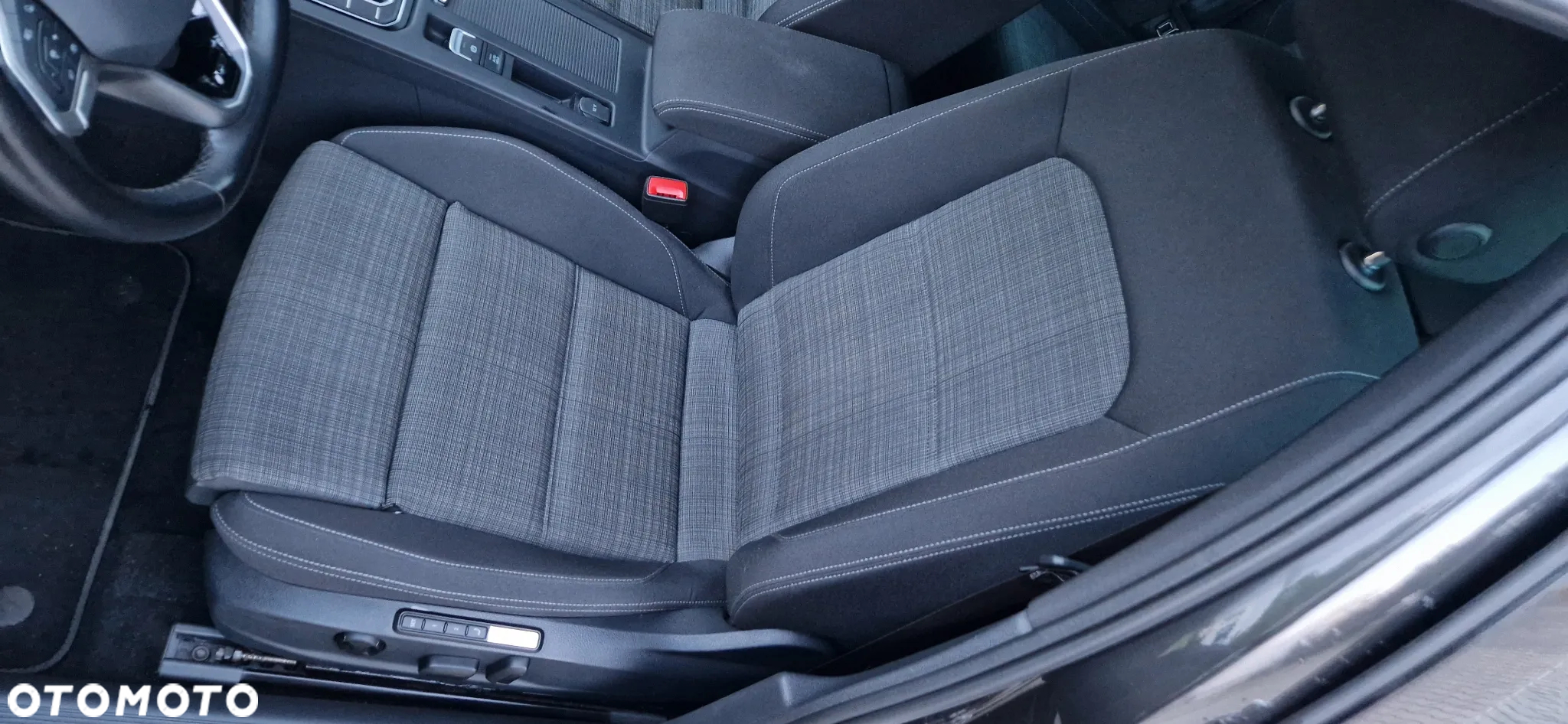 Volkswagen Passat Variant 2.0 TDI SCR DSG 4Motion Business - 12