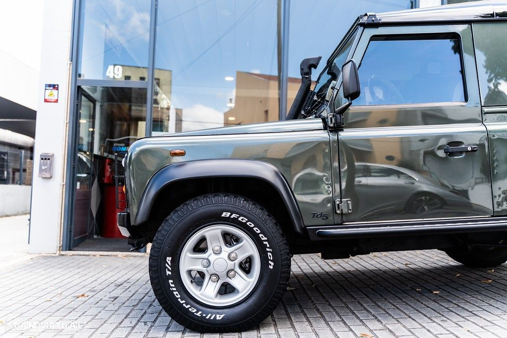 Land Rover Defender - 17