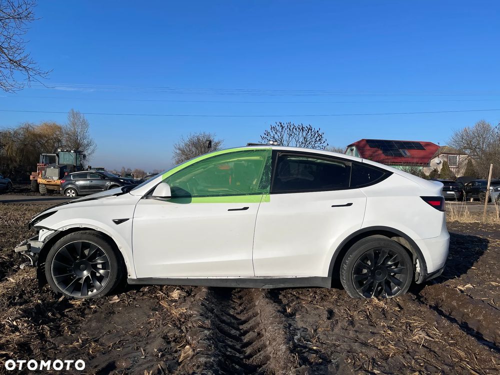 Tesla Model Y Standard - 2