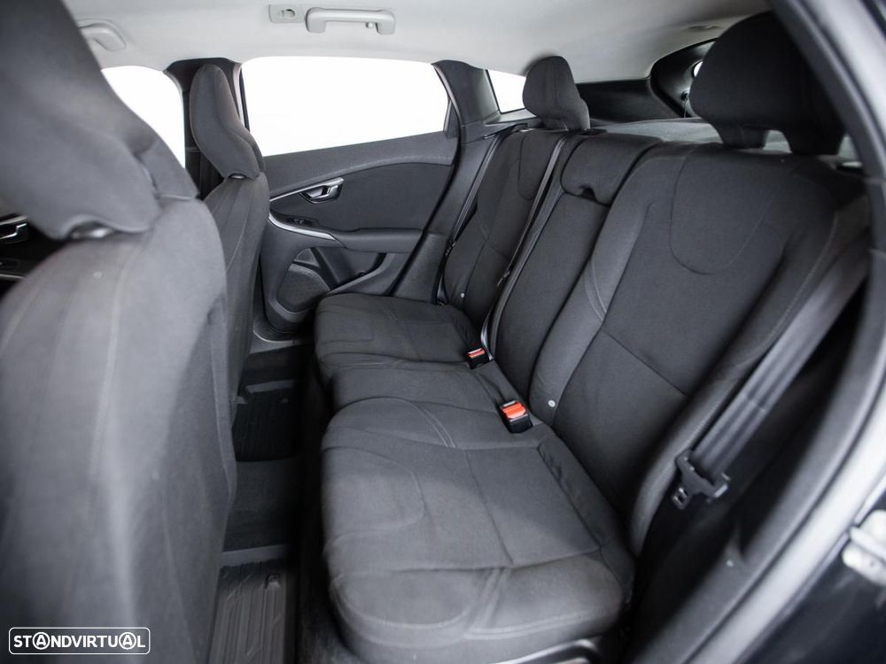 Volvo V40 Cross Country - 10