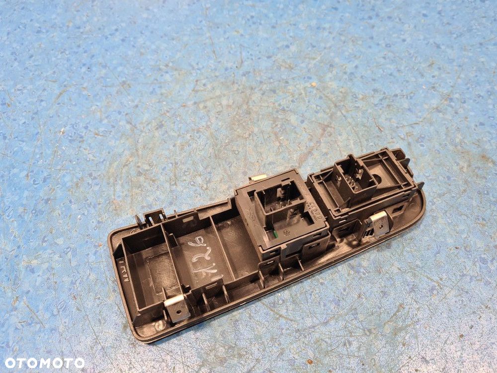 FIAT BRAVO II PRZEŁĄCZNIK SZYBY 011650 - 4