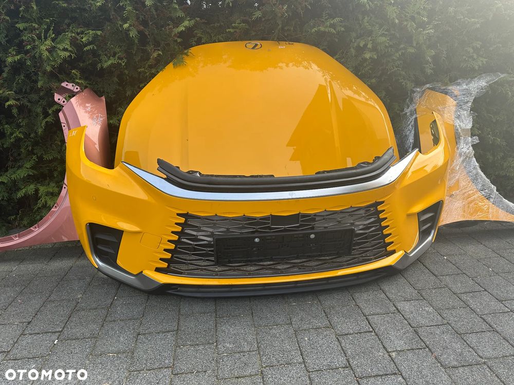 Lexus LBX zderzak maska blotniki - 2