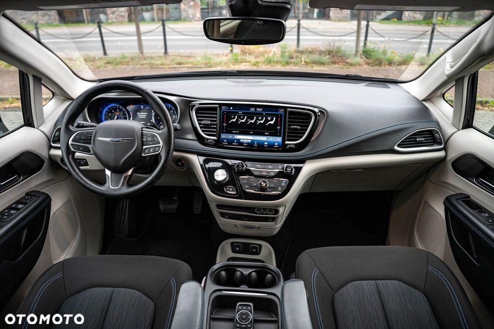 Chrysler Pacifica - 10