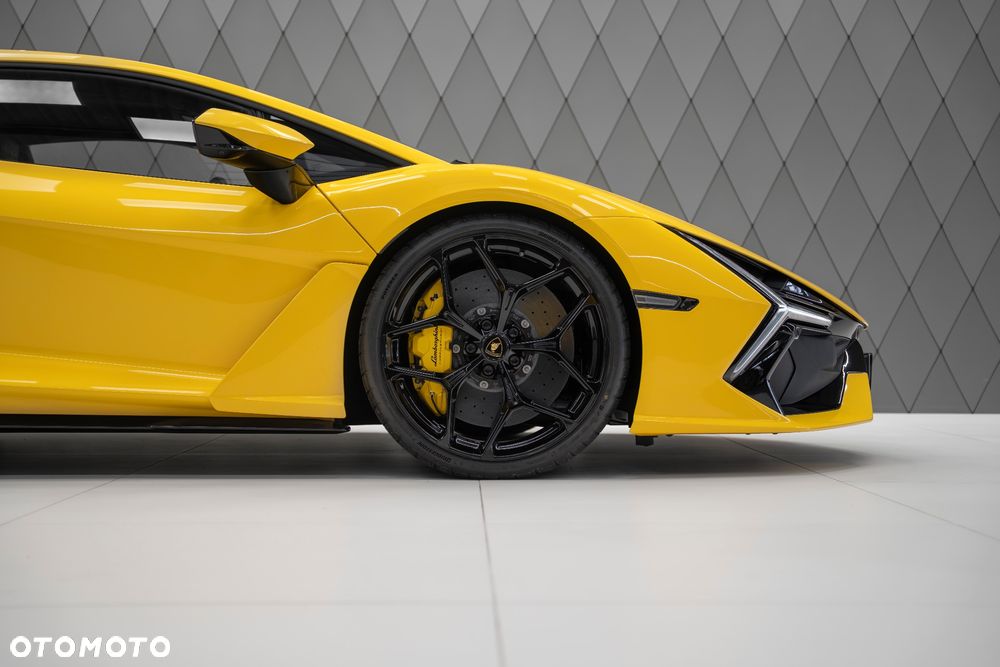 Lamborghini Revuelto - 7