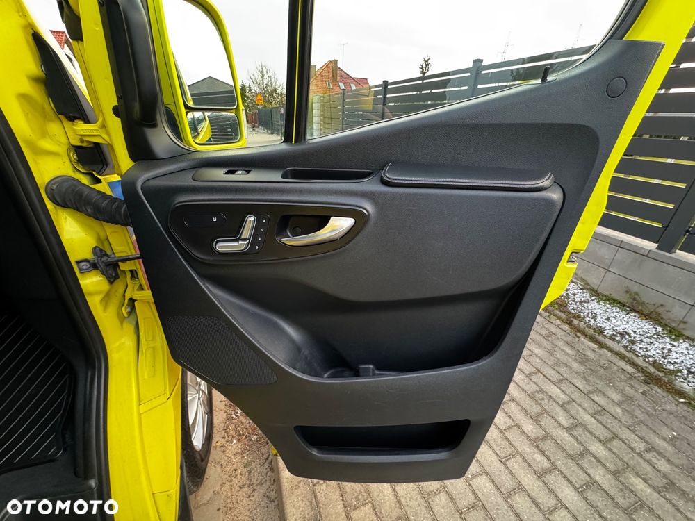 Mercedes-Benz Sprinter - 16