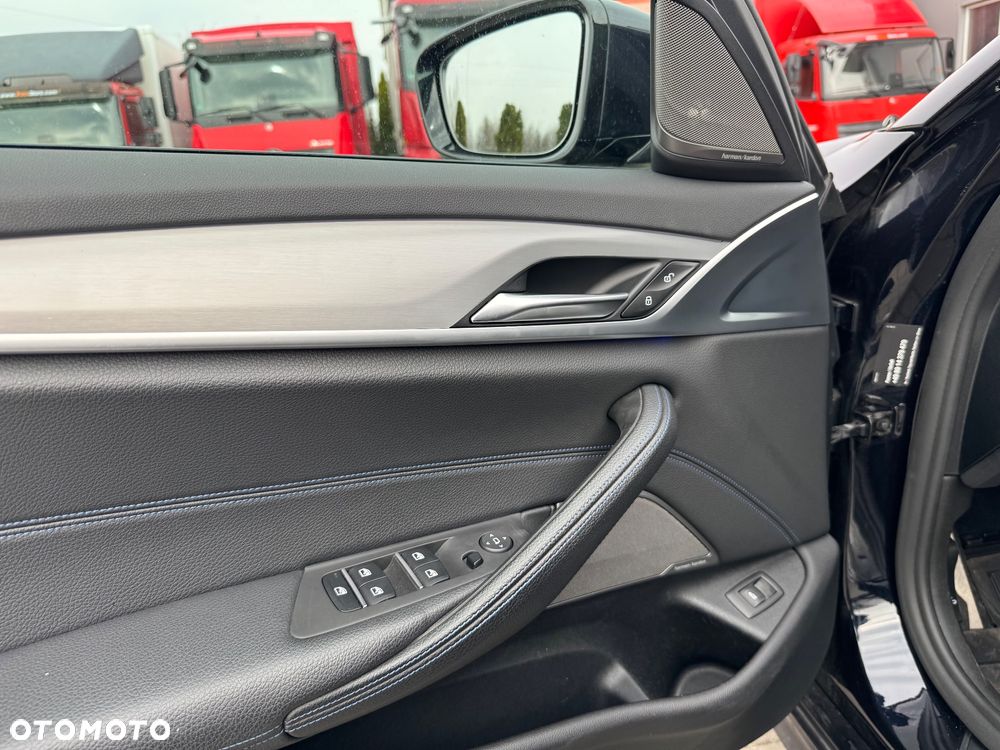 BMW Seria 5 530d xDrive Sport Line - 13