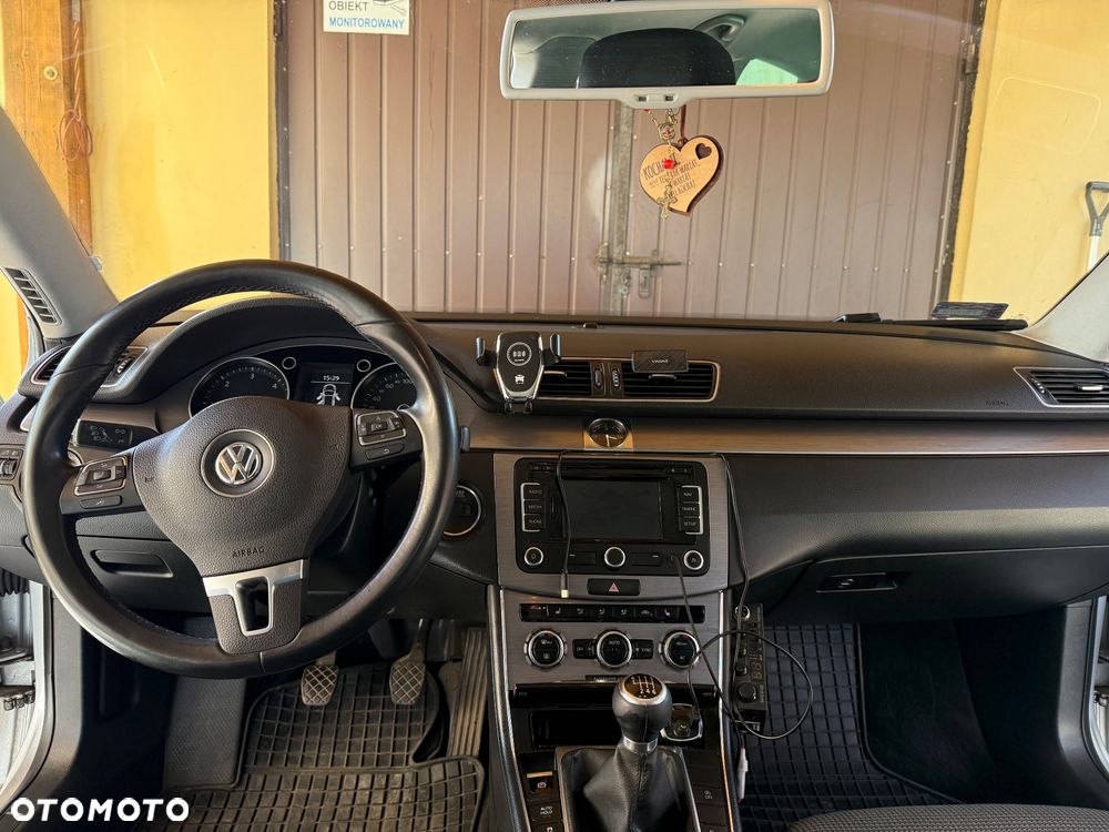 Volkswagen Passat 2.0 TDI Comfortline - 14