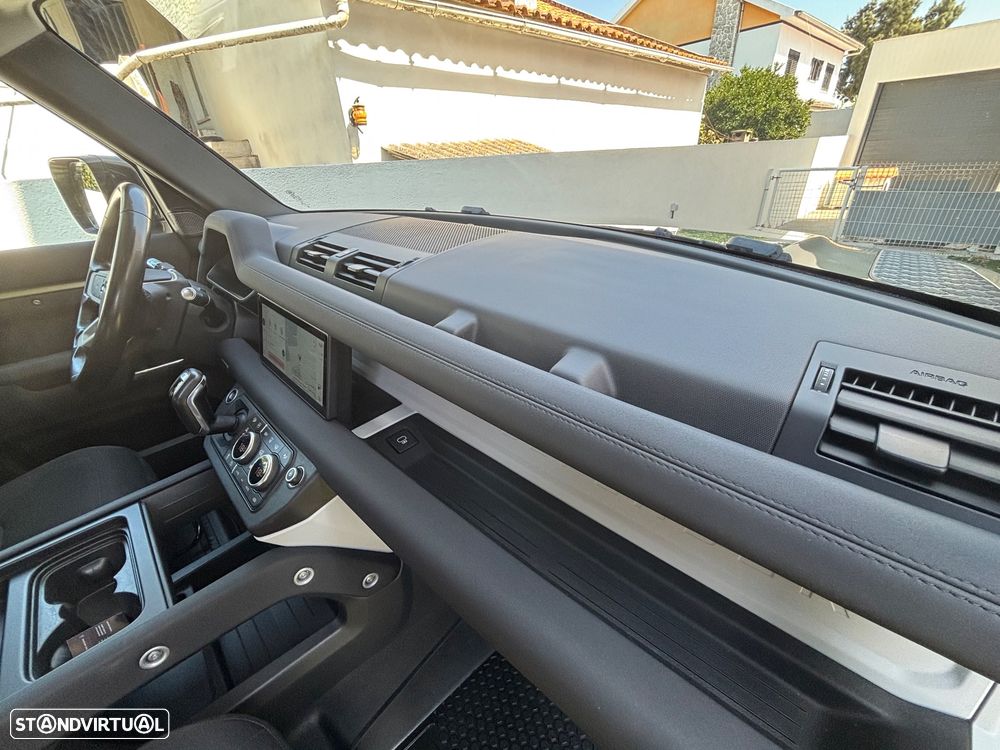 Land Rover Defender - 30