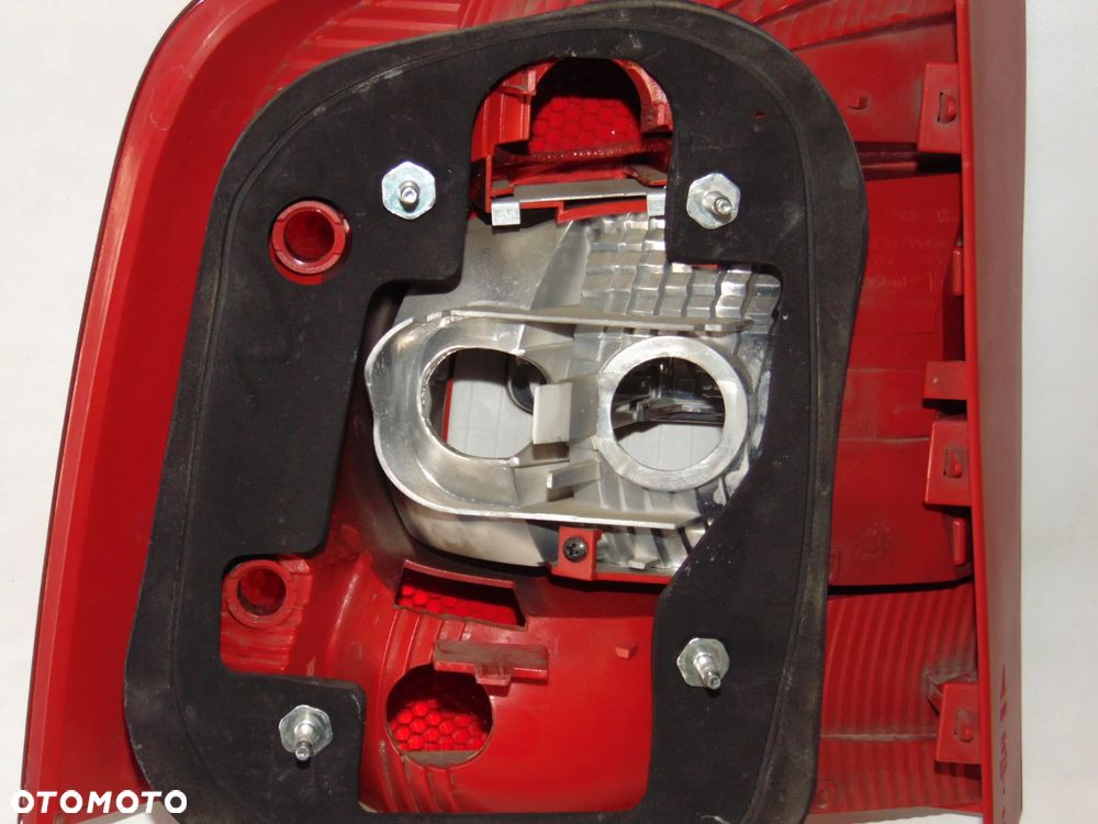 ORYGINAŁ lampa tylna tył prawa Skoda Octavia 2 II kombi 04-08r - 6